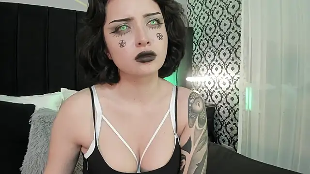 Adeelinee's cam snapshot