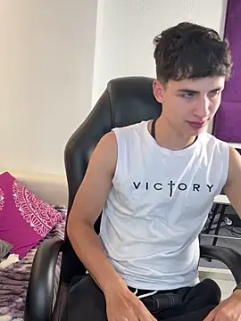 AdrianRinaldi live sex cam