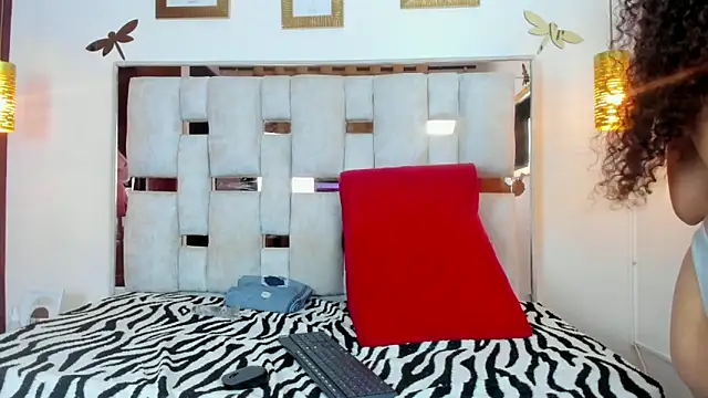 Lois_Cullen's cam snapshot