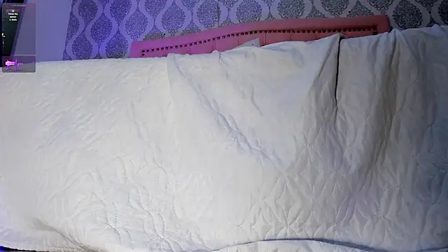 OnlyGia's cam snapshot