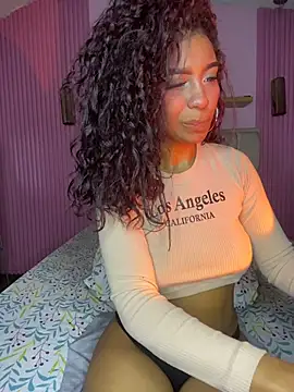 PrettyTiana_'s cam snapshot