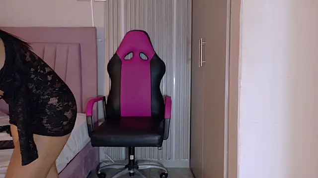 meli_peach1's cam snapshot