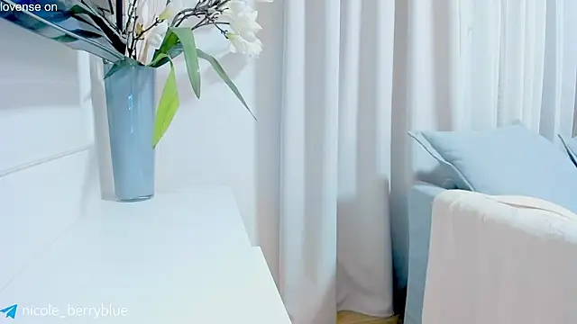 nicole_blueberry live sex cam