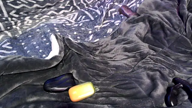 SpunsieLove live sex cam