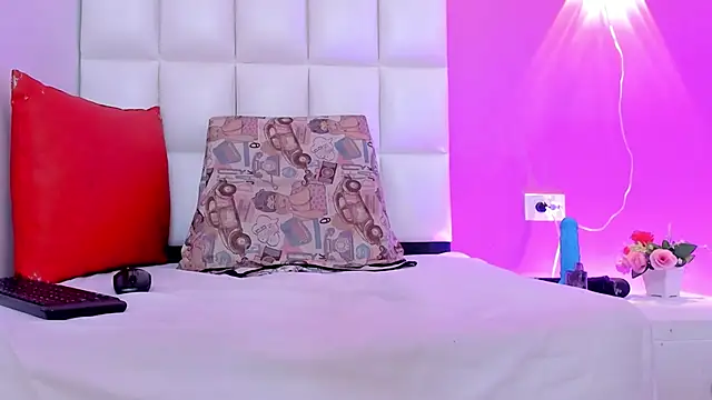 Karol_hot69_'s cam snapshot