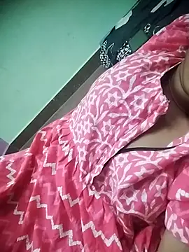 aadhini01's cam snapshot