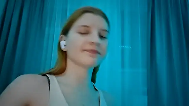 LynteriLain's cam snapshot