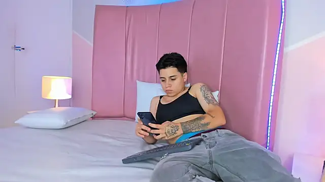 noah_wells's cam snapshot