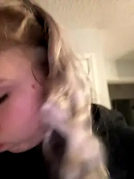 Cutiepiespanks's cam snapshot