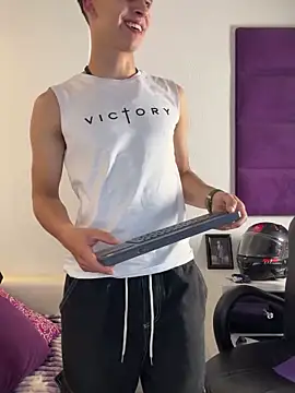 AdrianRinaldi live sex cam