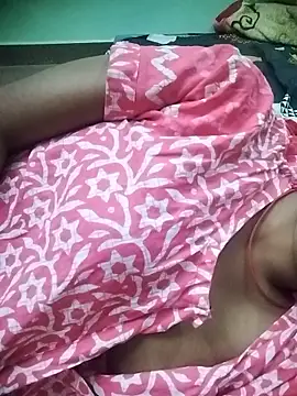 aadhini01's cam snapshot