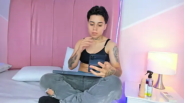 noah_wells's cam snapshot