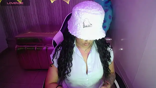 tamara_brown_t's cam snapshot