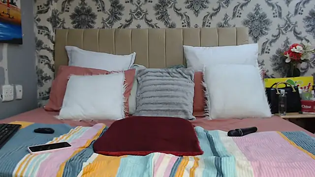 Thasha8 live sex cam