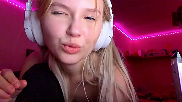 KarinRobertson's cam snapshot