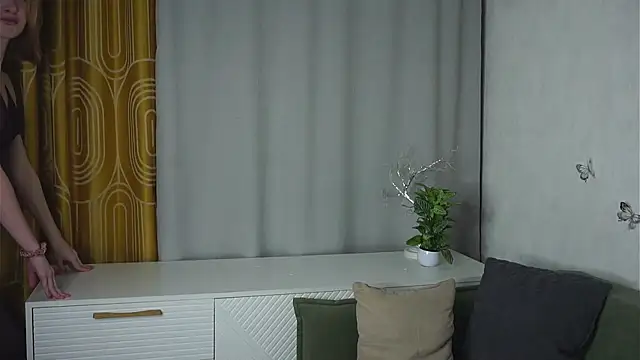 YvonneBou's cam snapshot