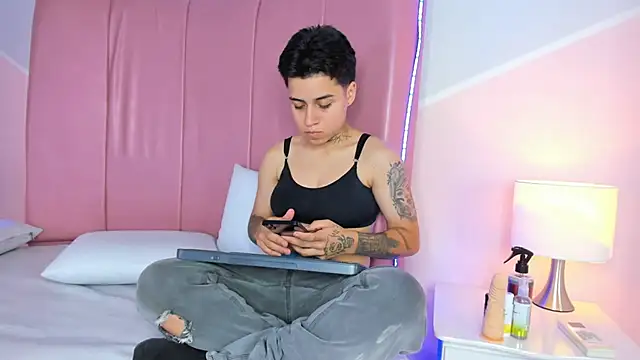 noah_wells's cam snapshot