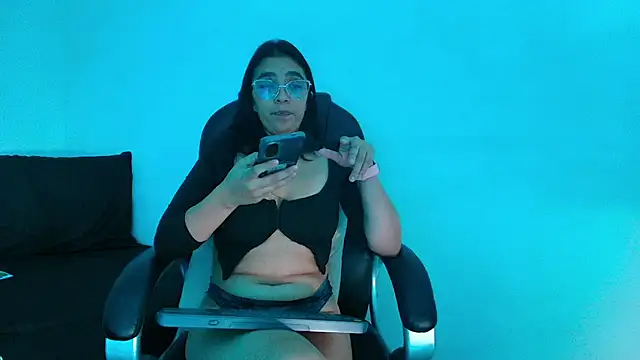 Emmie_Wood1's cam snapshot