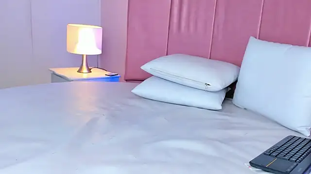 noah_wells's cam snapshot