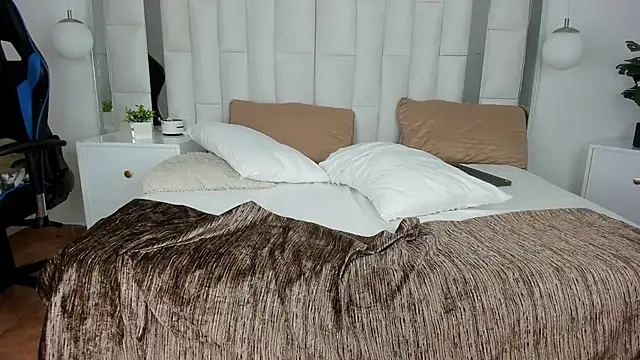 college_muscle_ass1's cam snapshot