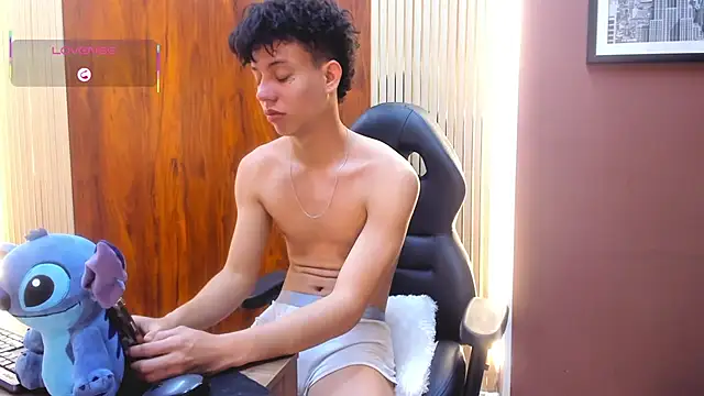 JoseLucian live sex cam