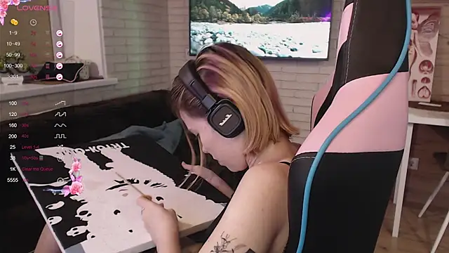 lucy_mirror's cam snapshot