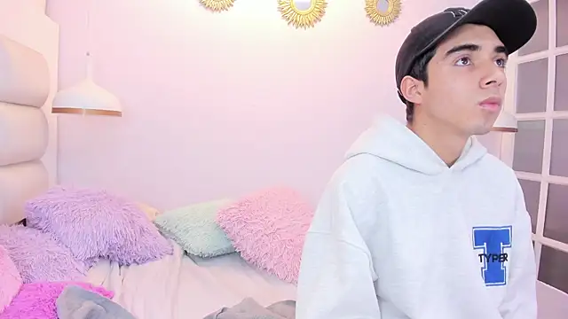 Hottie_Guy's cam snapshot