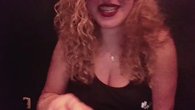 SaltyCurls's cam snapshot