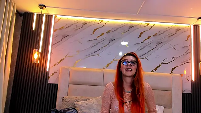 EmilyyRed's cam snapshot