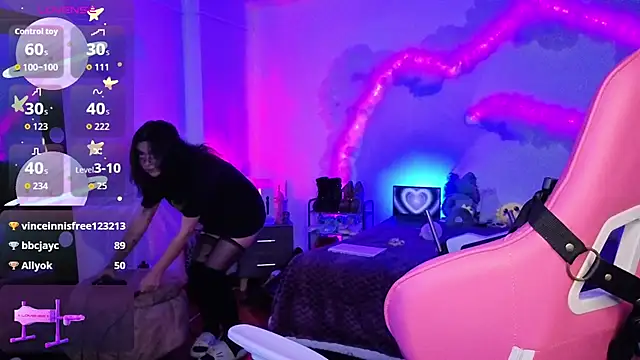 larah_uwu's cam snapshot