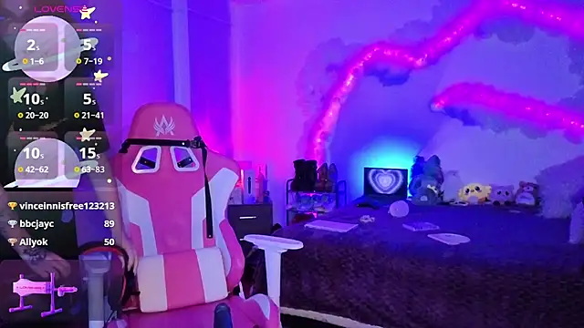 larah_uwu's cam snapshot