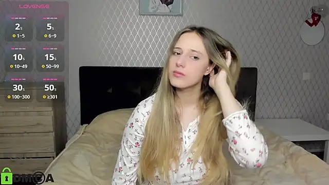 blondy_rina's cam snapshot