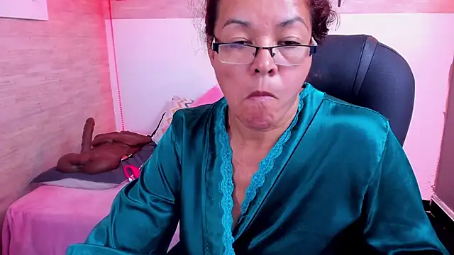 MaturePure live sex cam