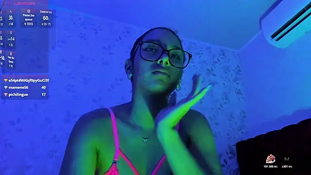 Luciaoregon's cam snapshot