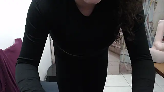 curly_greeneyed's cam snapshot