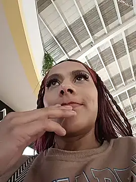 Emilyy-18's cam snapshot