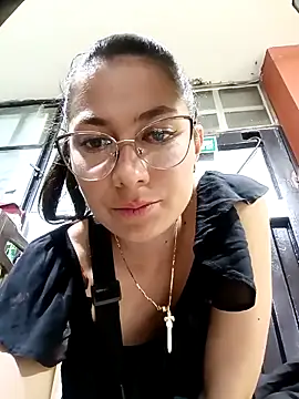 Mia-love-03's cam snapshot