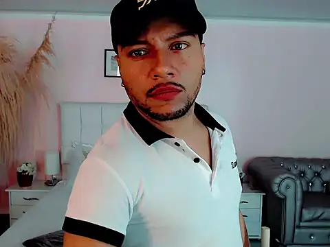 sebastian_cruz_'s cam snapshot