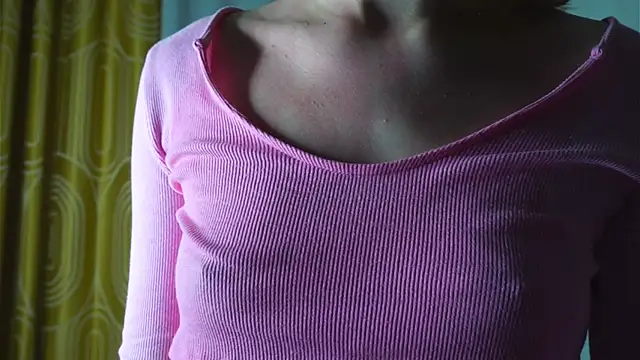 YvonneBou's cam snapshot