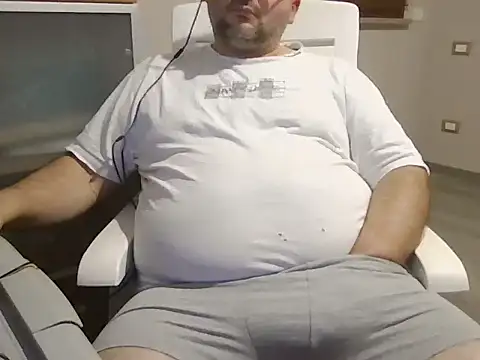 iron_boy80's cam snapshot