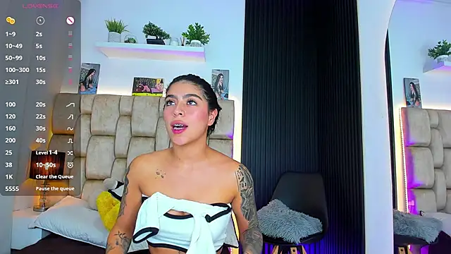 little_sophie18's cam snapshot