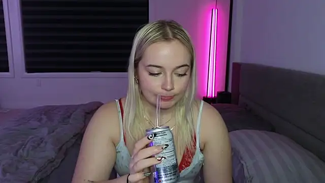 margot_robbie7's cam snapshot