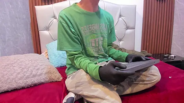 Troy_boy19's cam snapshot