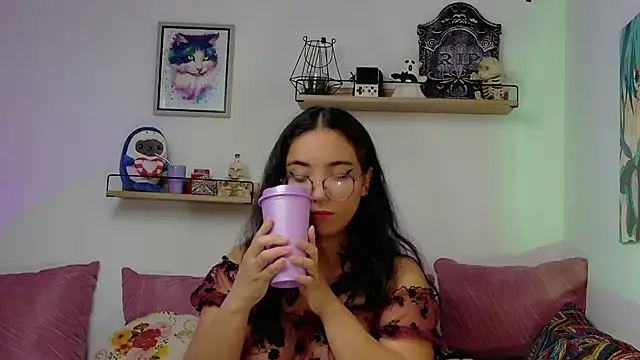 LucyDerby's cam snapshot