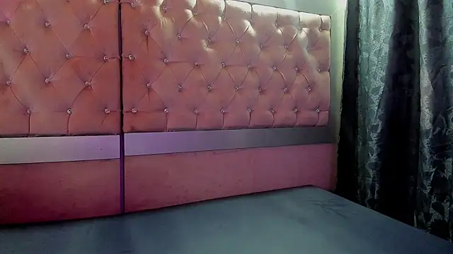 Sara_Moon_18's cam snapshot