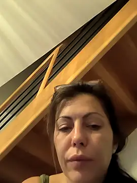 LadySaraah34's cam snapshot