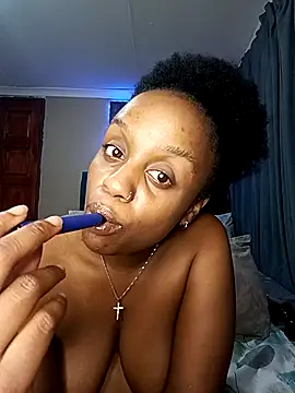 Queen-Chocolate's cam snapshot