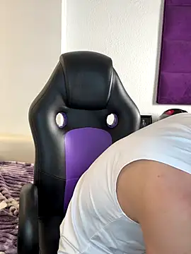 AdrianRinaldi live sex cam