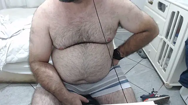 MysterBearMG live sex cam