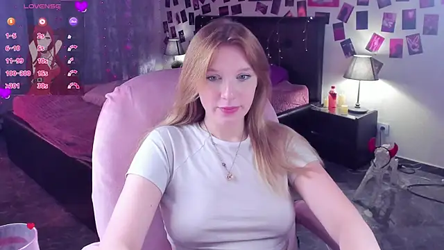 KarambaMoon live sex cam